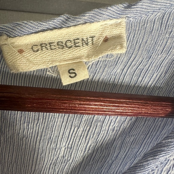 Light blue bell sleeve blouse with buttons down the back J-1 - Picture 3 of 3